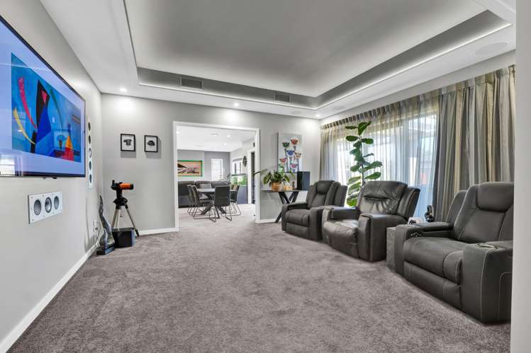 17 Honeyfield Drive Whalers Gate_13