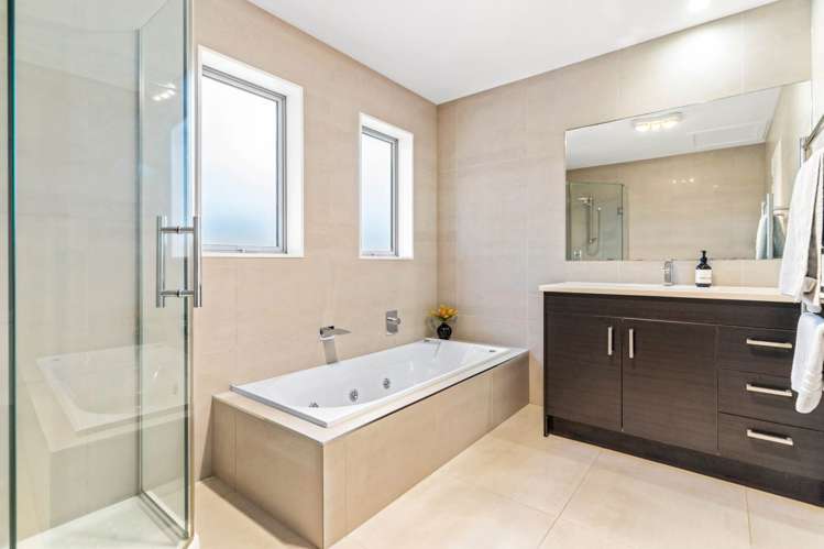 6 Arbors Track Silverdale_13