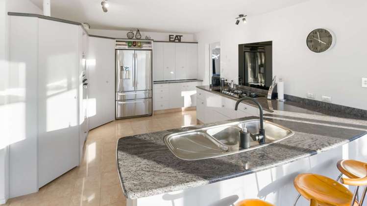 4 Tupara Crescent Kawaha Point_9