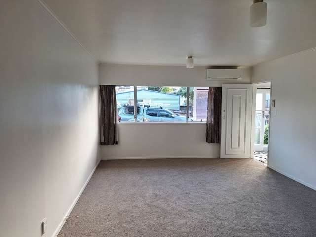 1/11A Bayside Avenue Te Atatu Peninsula_1