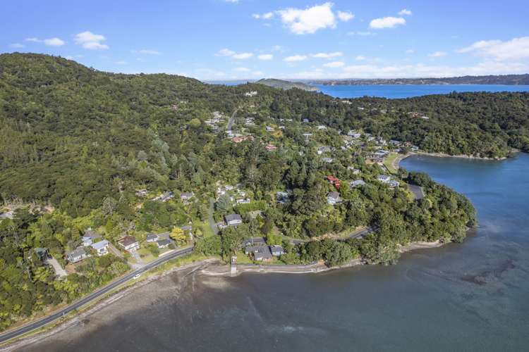 1200 Huia Road Huia_22