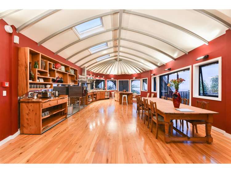 442 Scenic Drive Waiatarua_12