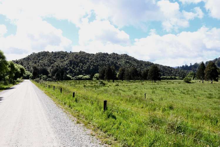 3279 Karamea HWY Glasseye Road Blocks_0