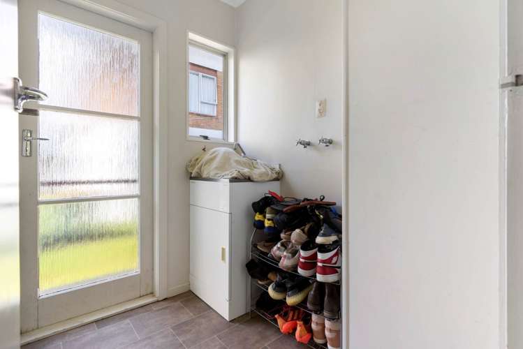 2/52 Te Kanawa Crescent Henderson_13