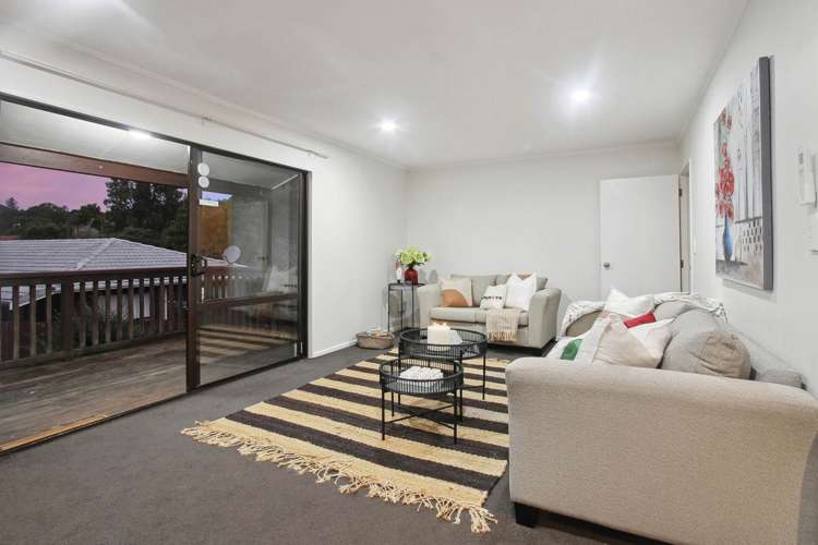 2/51 Greenvalley Rise Glenfield_2