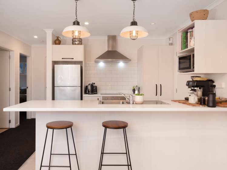 24 Benmore Crescent Pyes Pa_8