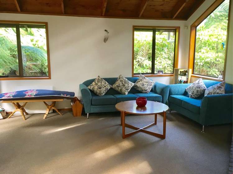 188 Woodlands Park Road Titirangi_1