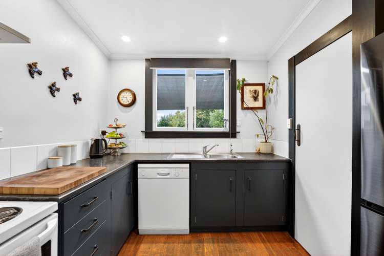 921 Willowpark Road North Mayfair_9