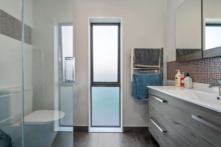 8 Kuripaka Crescent The Gardens_15