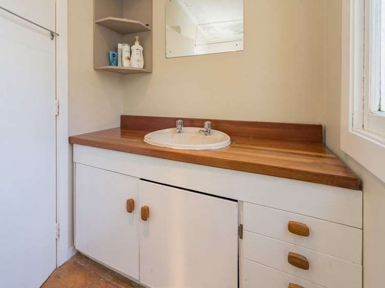 128 Saint Vincent Street Toi Toi_10