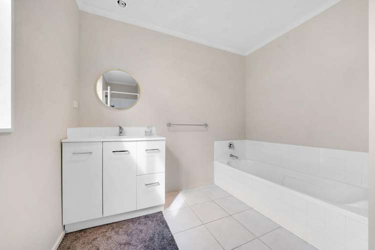 2 Ritchie Crescent Takanini_14