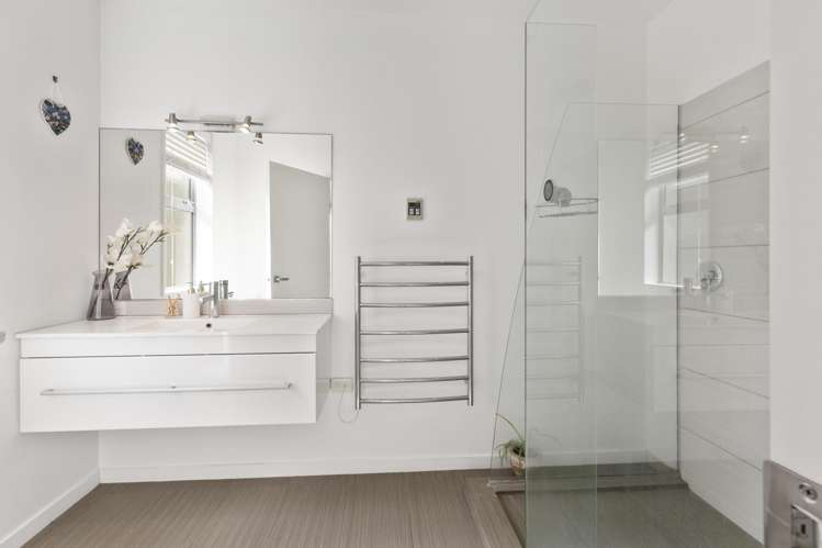 21 Torbay Avenue Lake Hood_13