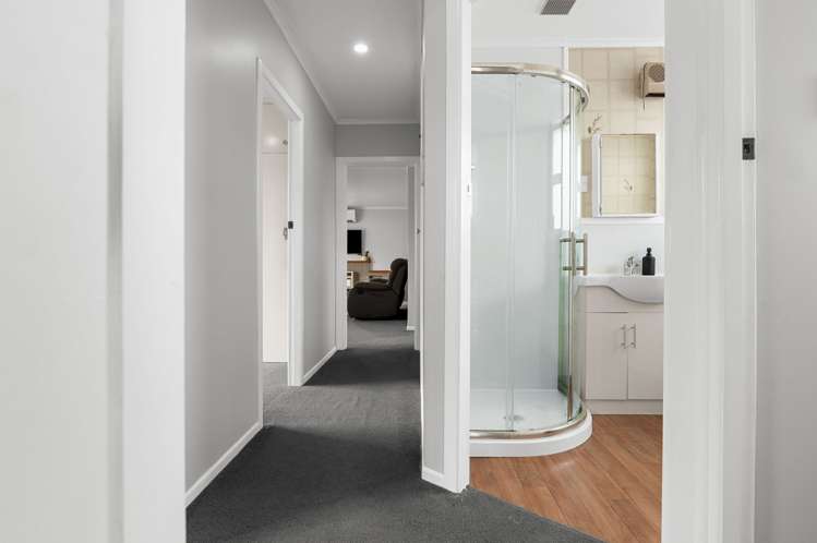 21 Rhonda Avenue Deanwell_15