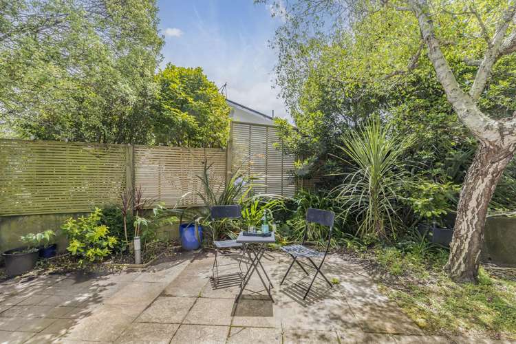 12 Florio Terrace Tawa_24