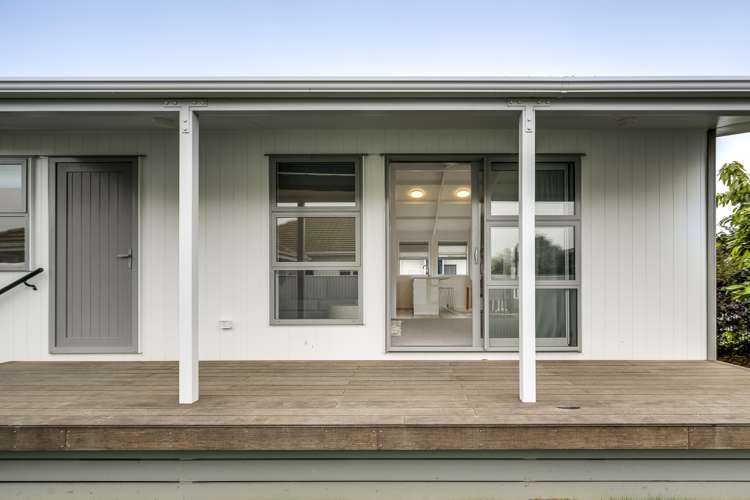 1012 Willowpark Road North Mayfair_3