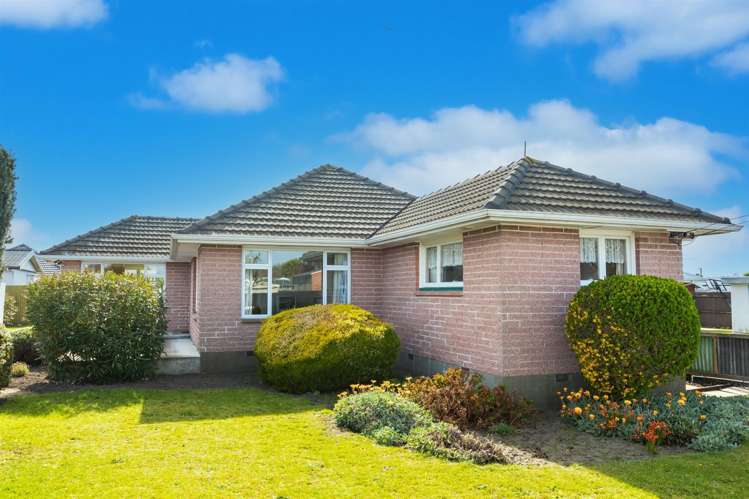 347 Breezes Road Aranui_11
