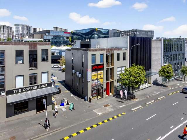 SPLIT-RISK CBD INVESTMENT WITH FUTURE FLEXIBILITY