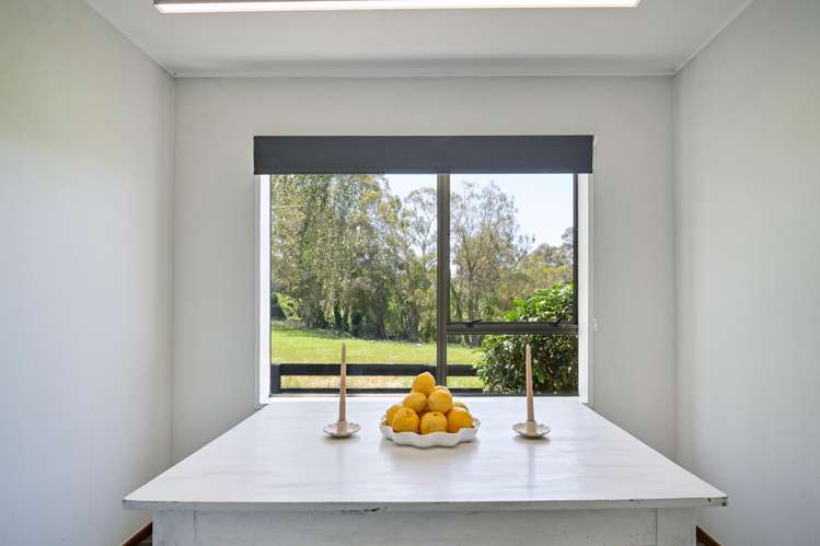 1655 Middle Road Poukawa_12