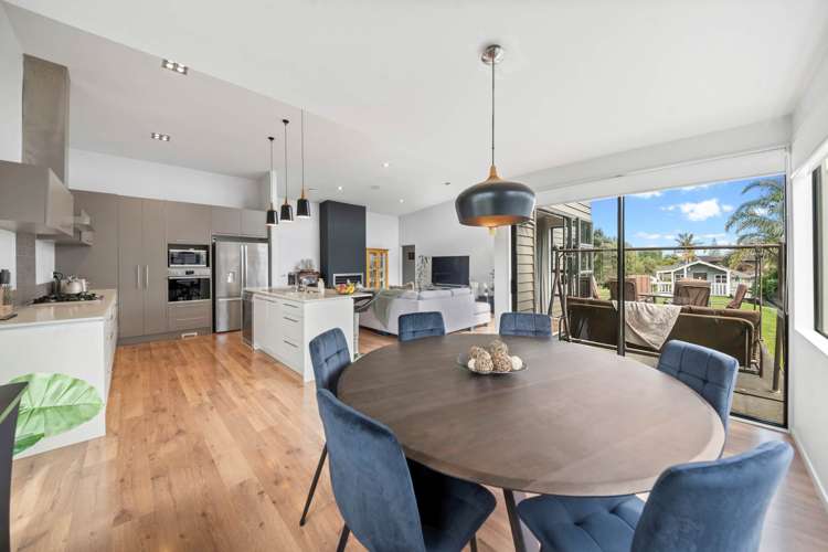 52 Intrepid Crescent Beachlands_10