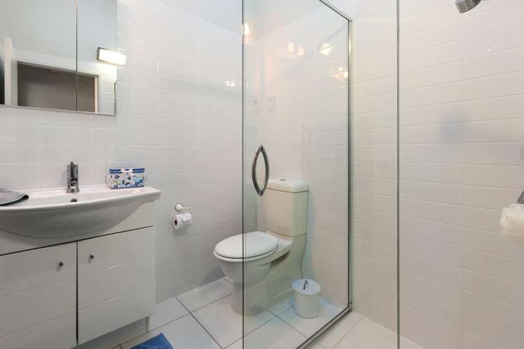 2/101 Dp Mana Esplanade Paremata_13