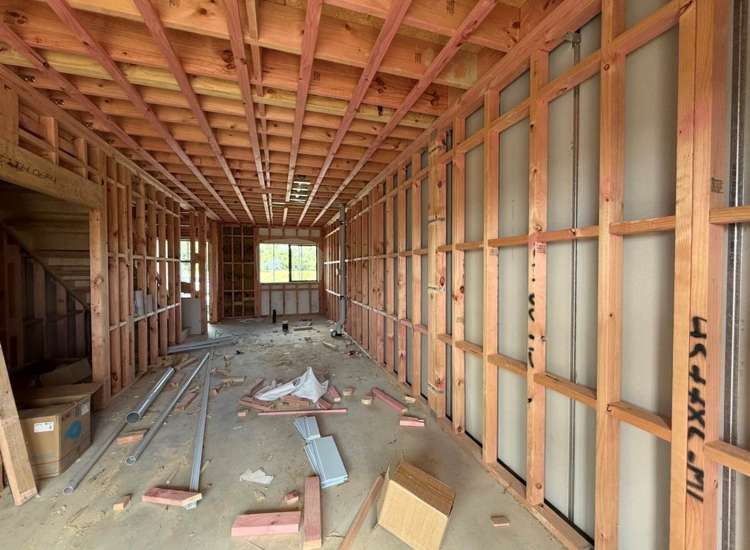 Unit 2, 95 Otuwairoa Esplanade Papakura_8