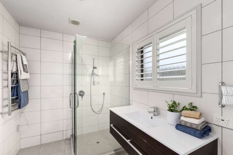 2/13 Muritai Road Milford_12