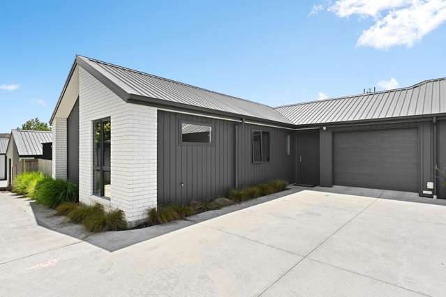 Freehold As-New 3B Townhouse