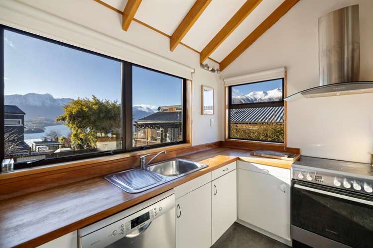 23 Greenstone Place Fernhill/Sunshine Bay_5