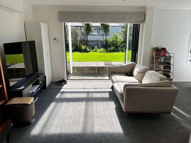 Sunny, Modern & Private Studio