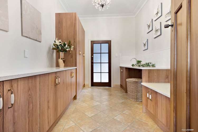 51 Bernard Magnus Lane Greenhithe_21