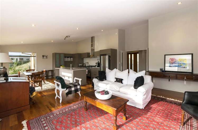 16 Lake View Place Fairhall_11