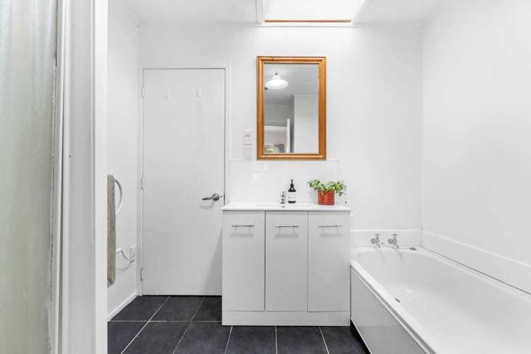 2/18 Woodlands Crescent Browns Bay_10