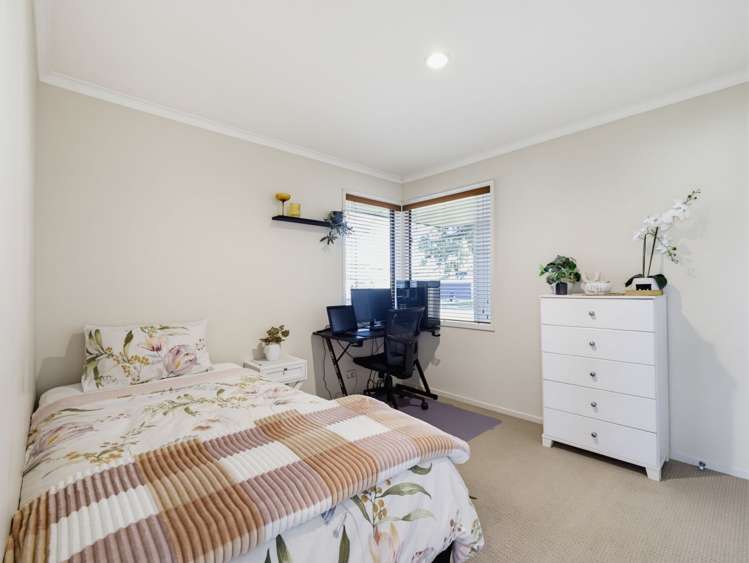 15 Stonebridge Park Drive Holdens Bay_21