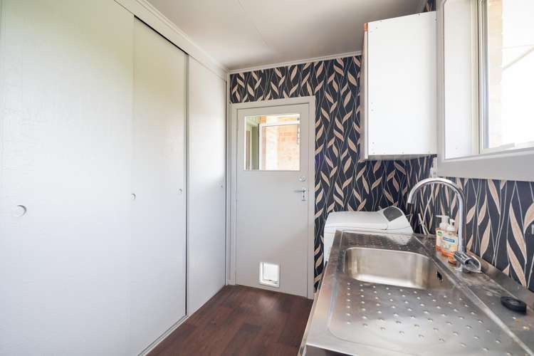 20 Cross Road Winton_32