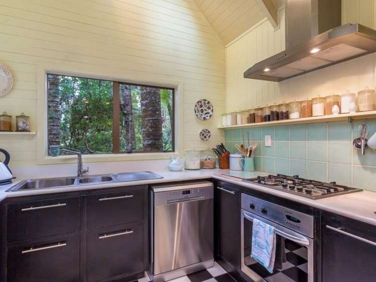 16 Kaurimu Rise Titirangi_6