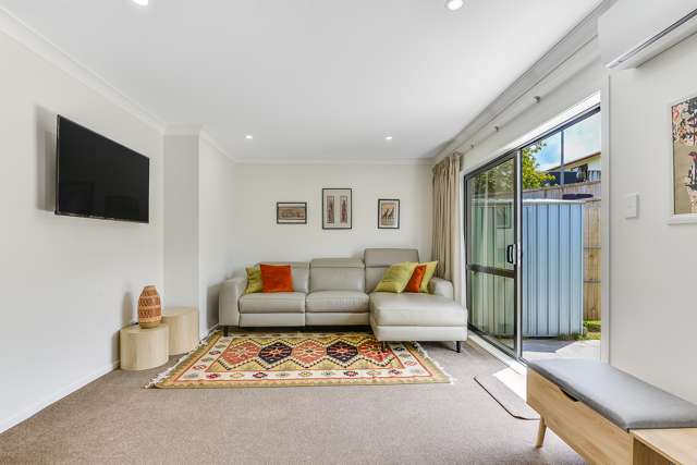 2/33 Cowley Drive Temple View_3