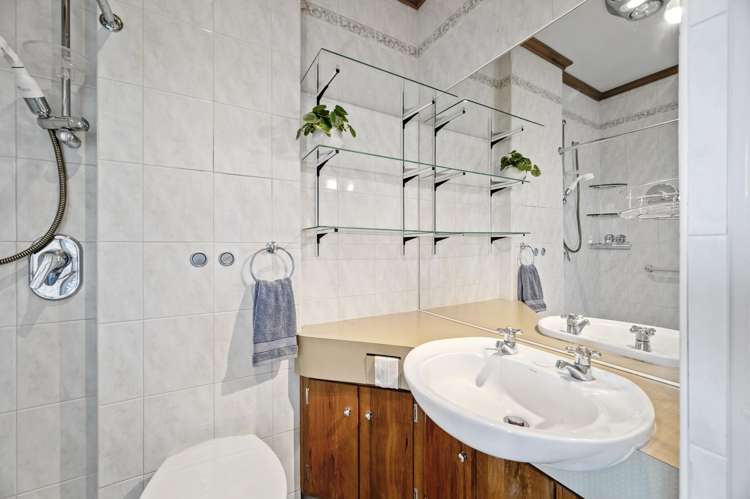 24 Russell Crescent Western Heights_14