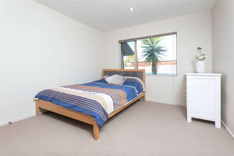 10 Chard Place Flat Bush_17