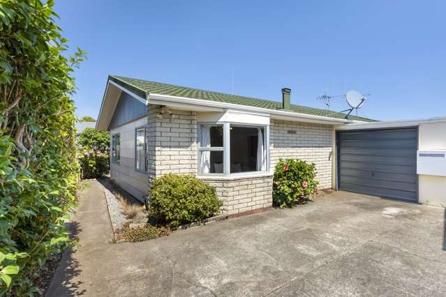 Sunny Springvale townhouse