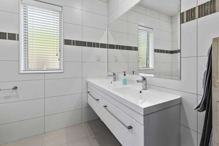 158 Arran Point Parade Orewa_10