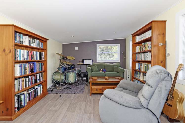 1204 Huia Road Huia_12