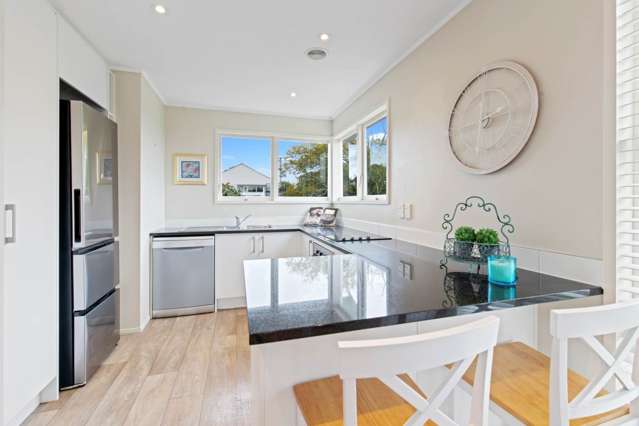 2/2 Pine Terrace Howick_1