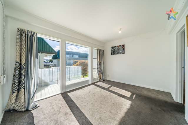 3 Bedrooms in Central Petone!