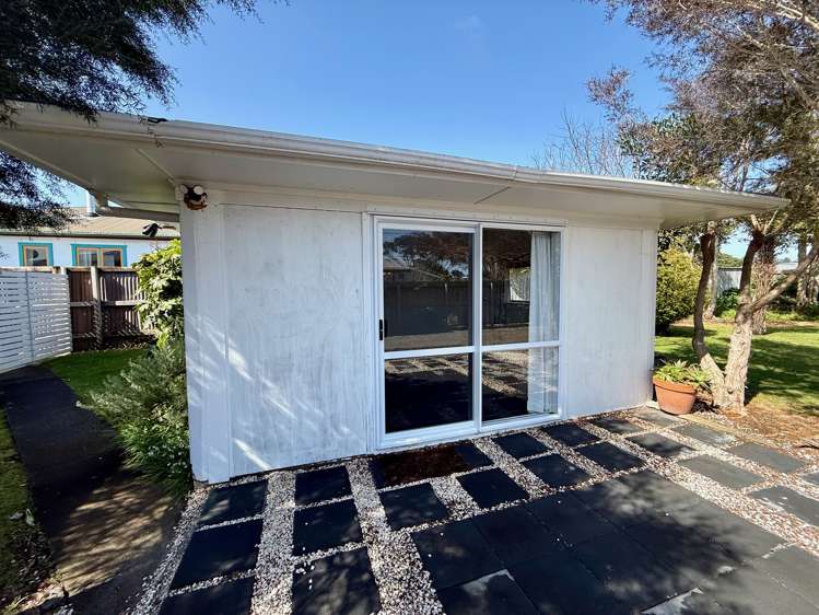 27 Lorenzen Bay Road Raglan_16