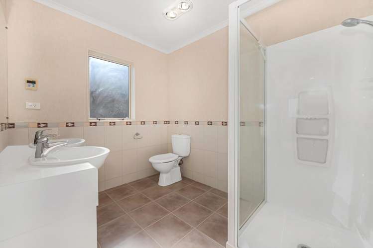 135 Middlefield Drive Flat Bush_18