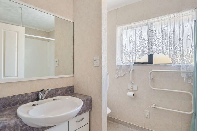 52a Queen Street West Levin_10