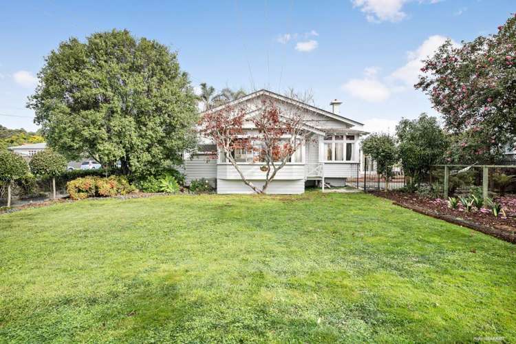 49 Lloyd Avenue Mount Albert_16