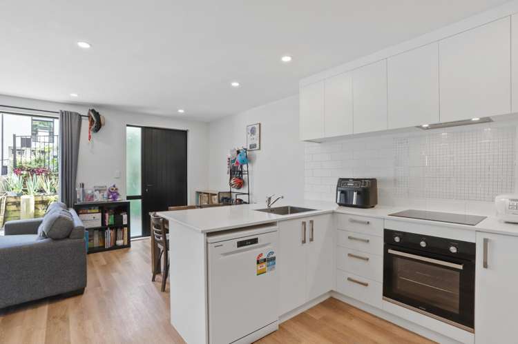 5 Tokai Place Glen Eden_4