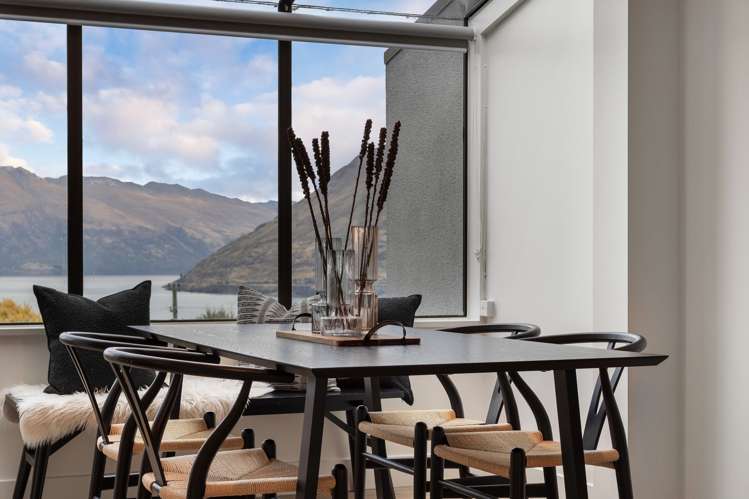 17b Wynyard Crescent Fernhill/Sunshine Bay_5