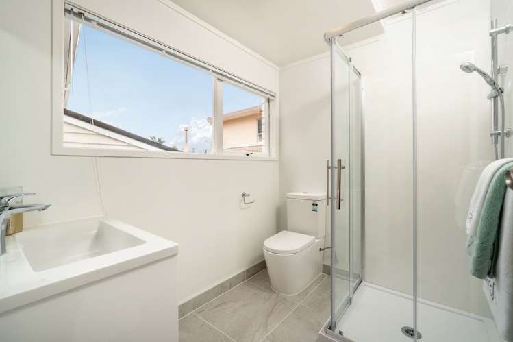 1 Lyons Avenue Murrays Bay_26